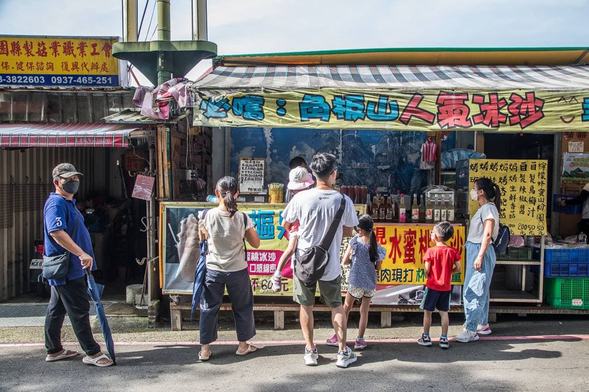 １杯僅60元！角板山爆量「水蜜桃冰沙」堆成小山高，只營業到９月快衝