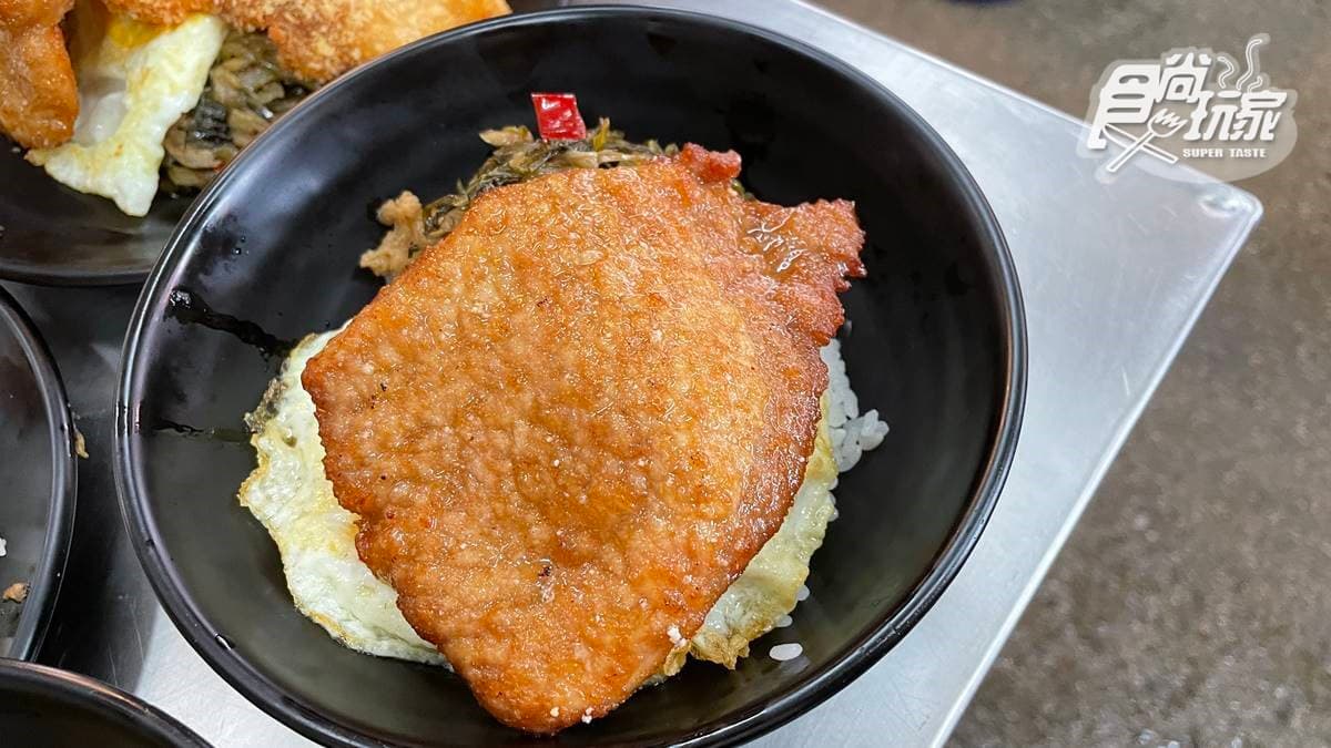 曬太陽也甘願排隊！澎湖「超夯燒肉飯」只要70元，肉排厚實帶甜味超唰嘴