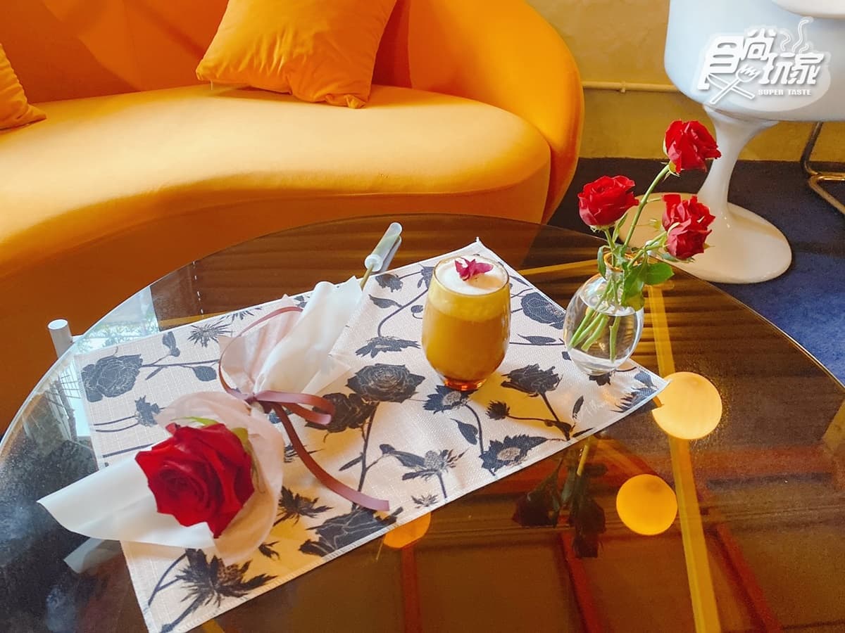 【新開店】回到70年代!IG最摩登復古茶店「LingDay Sofa」,打卡玫瑰飲、花牆 【新開店】回到70年代!IG最摩登復古茶店「LingDay Sofa」,打卡玫瑰飲、花牆