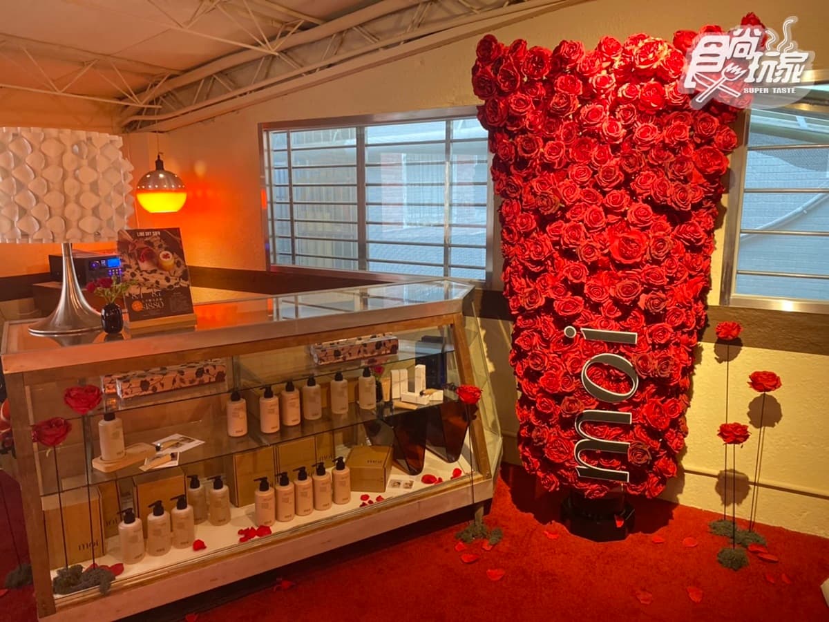 【新開店】回到70年代!IG最摩登復古茶店「LingDay Sofa」,打卡玫瑰飲、花牆 【新開店】回到70年代!IG最摩登復古茶店「LingDay Sofa」,打卡玫瑰飲、花牆