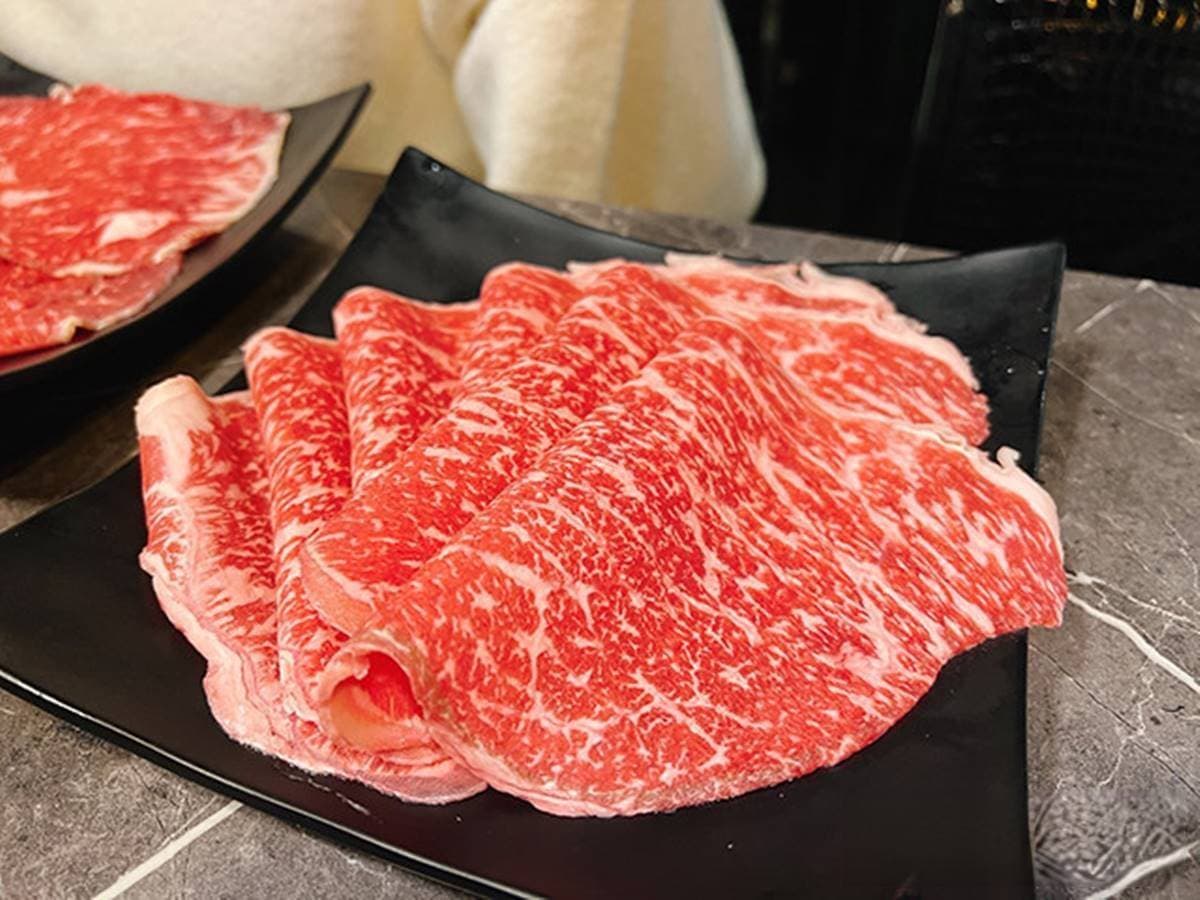 壽星送「七龍珠」！超有哏鍋物推「和牛吃到飽」，爽嗑黑毛和牛、澎派海鮮船