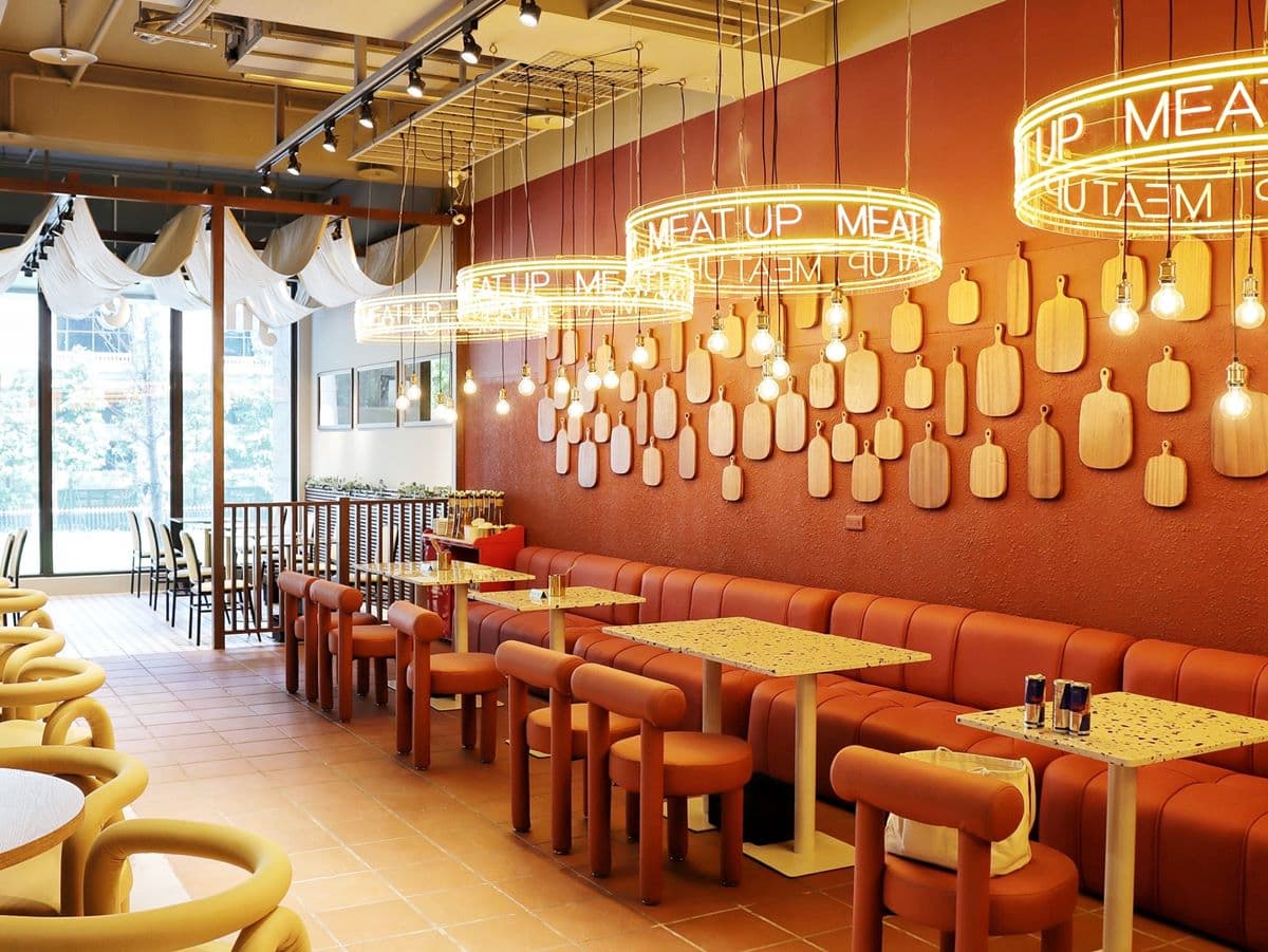 網美早午餐「環遊世界」新開店！秒飛美國紐約、普羅旺斯、普吉島場景超好拍