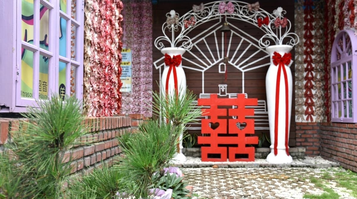 亞洲首座緞帶博物館！入園免費拍到手軟，打卡巨大緞帶捲、鏡彩步道