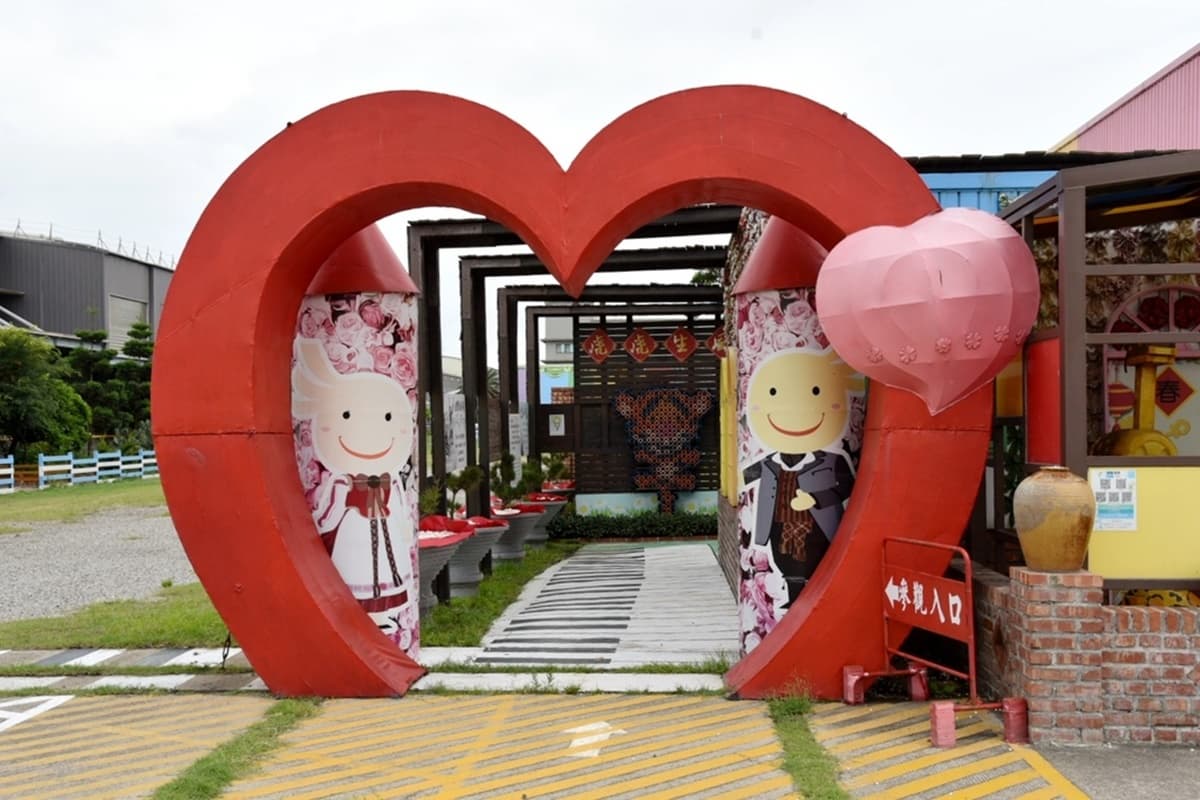 亞洲首座緞帶博物館！入園免費拍到手軟，打卡巨大緞帶捲、鏡彩步道