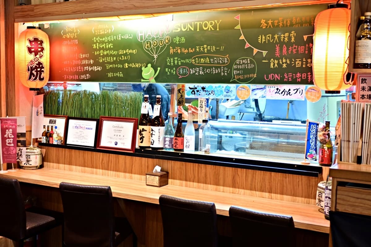 西湖市場隱密居酒屋！「特選刺身」撒滿魚子醬超奢華，祕醬烤豬腳也必點