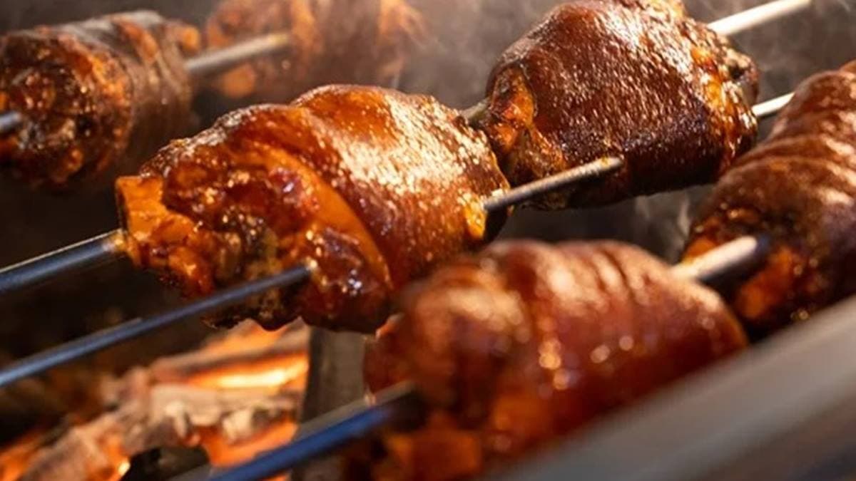 「德國豬腳」油亮亮的外表，烤得外皮酥脆。（圖片來源：姐妹淘部落客）