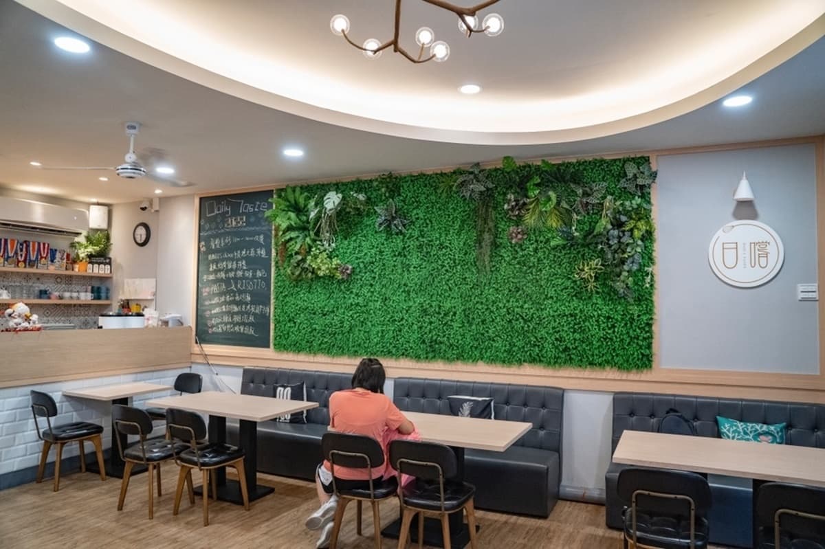 網評4.6分！義式餐廳曾獲「亞太十大名店」，海鮮燉飯擺滿白蝦、蛤蜊太澎派