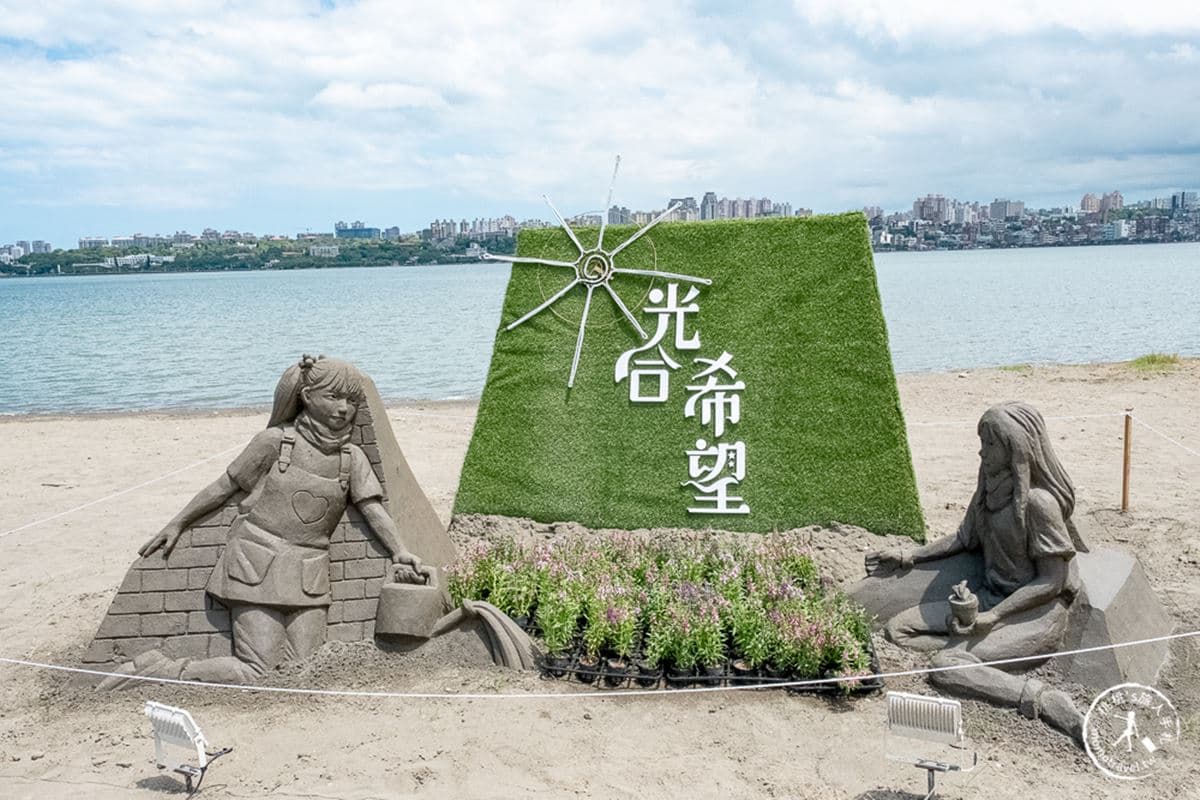 慵懶貓貓Chill躺八里！「2022八里沙雕展」免費拍到飽，抱抱熊＋粉紫花海美翻