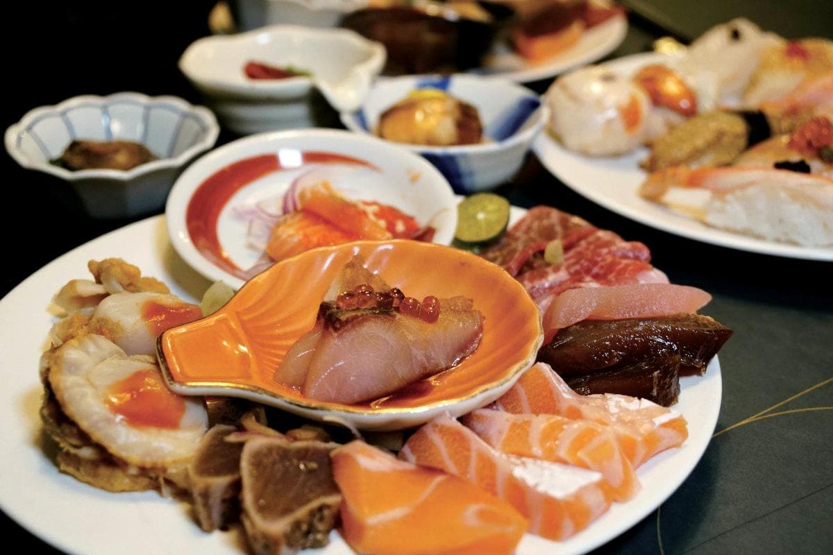 和食控快收！北捷日料地圖６家必吃：８蝦痛風丼、巨無霸壽司、鮭魚湯喝到飽（中獎名單已公布）