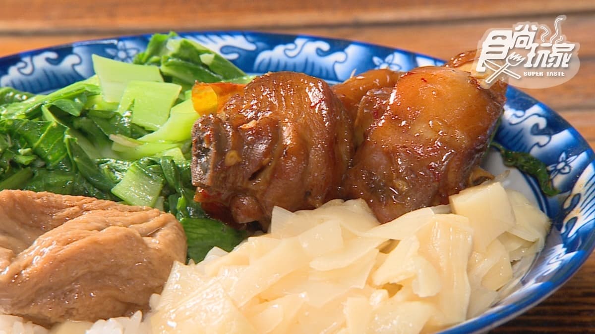 「割稻飯」通常包括爌肉、青菜和豆輪等。