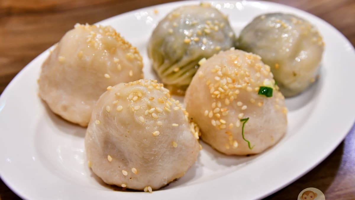 「生煎包」是招牌菜之一，有鮮肉和翡翠２種口味可選。（圖片來源：阿mon世界趴趴走）