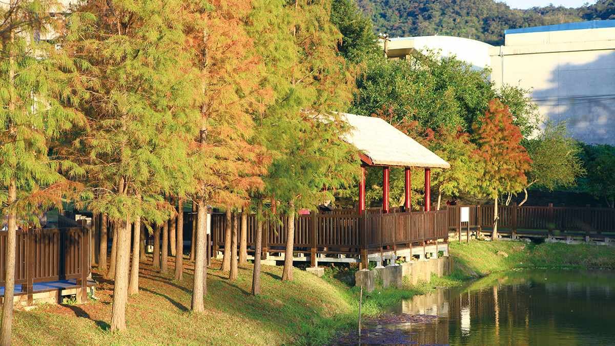 「原住民文化主題公園」位在外雙溪，很適合帶小朋友來陶冶性情。（圖片來源：創意市集《大台北親子遊》）