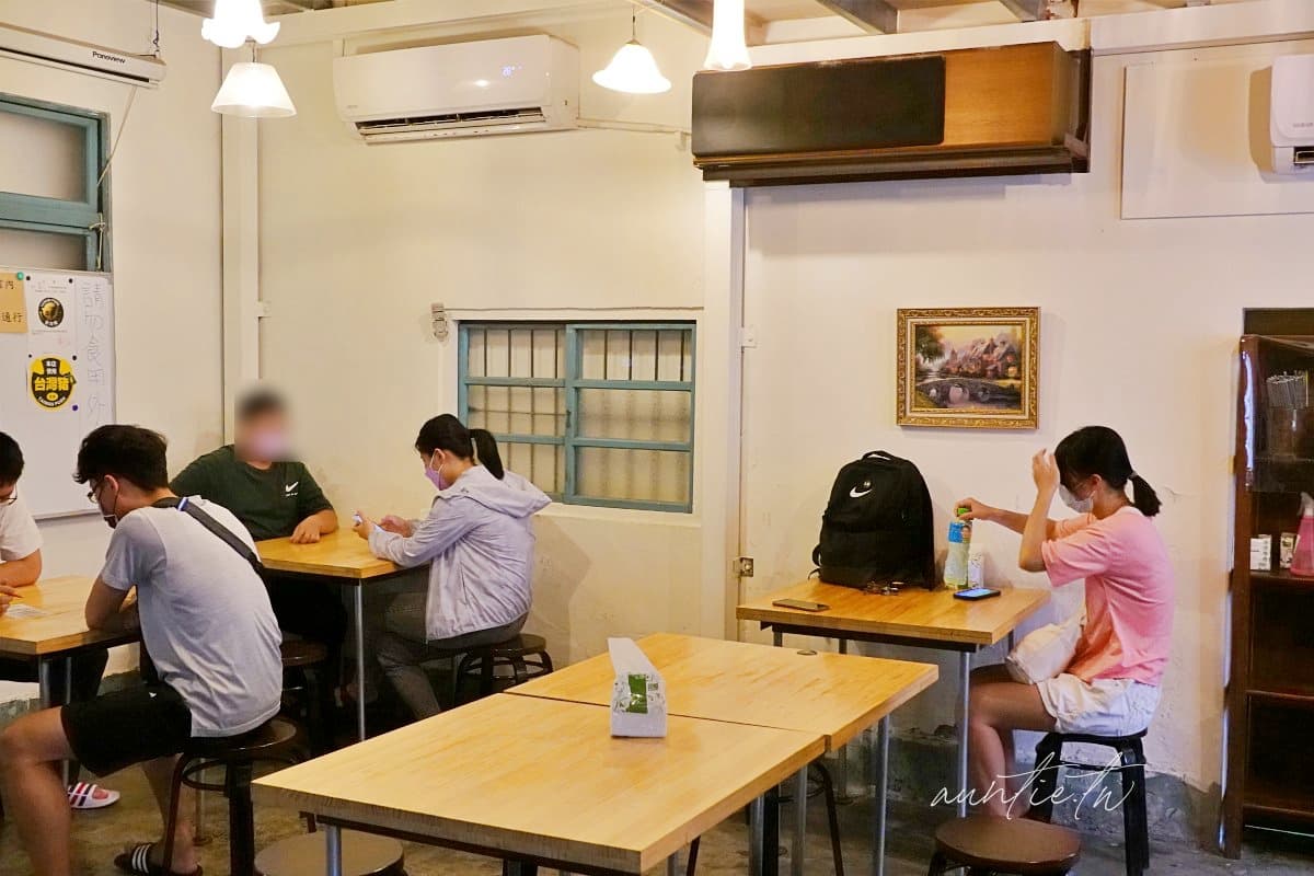 香菜控暴動!「爆量香菜滷肉飯」只要45元,50元「去骨雞腿麵」開賣就秒殺 香菜控暴動!「爆量香菜滷肉飯」只要45元,50元「去骨雞腿麵」開賣就秒殺