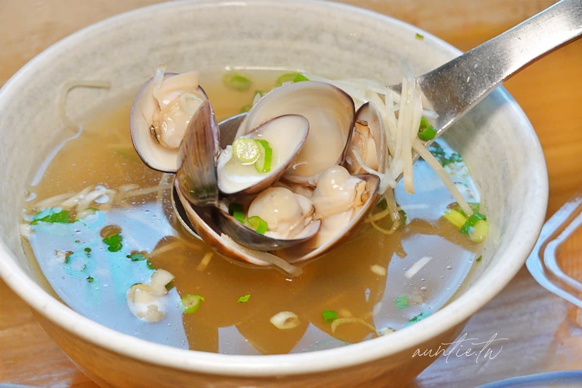 香菜控暴動!「爆量香菜滷肉飯」只要45元,50元「去骨雞腿麵」開賣就秒殺 香菜控暴動!「爆量香菜滷肉飯」只要45元,50元「去骨雞腿麵」開賣就秒殺