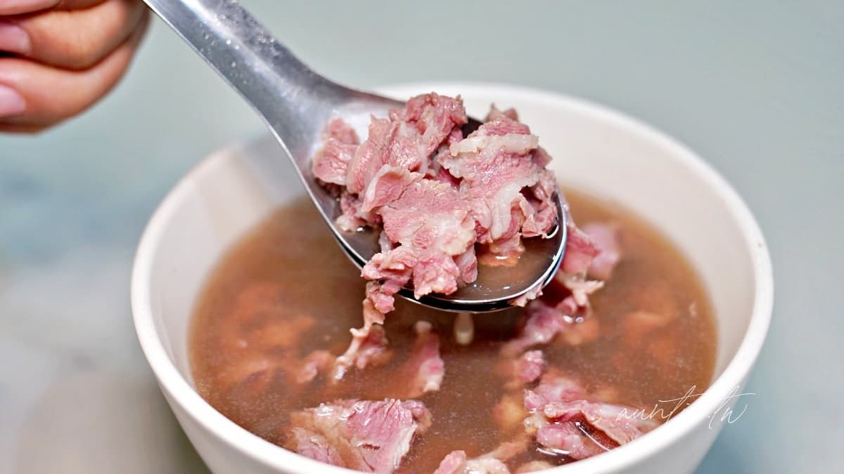 牛肉切的厚度很夠，就算是泡久了也不會覺得柴。（圖片來源：水晶安蹄 不務正業過生活）