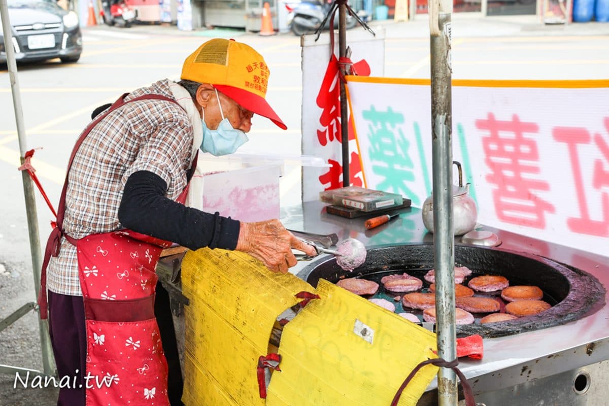 紅到藝人也來幫賣！阿嬤「古早味紅薯餅」飄香23年，慢煎至外酥內Q一吃上癮