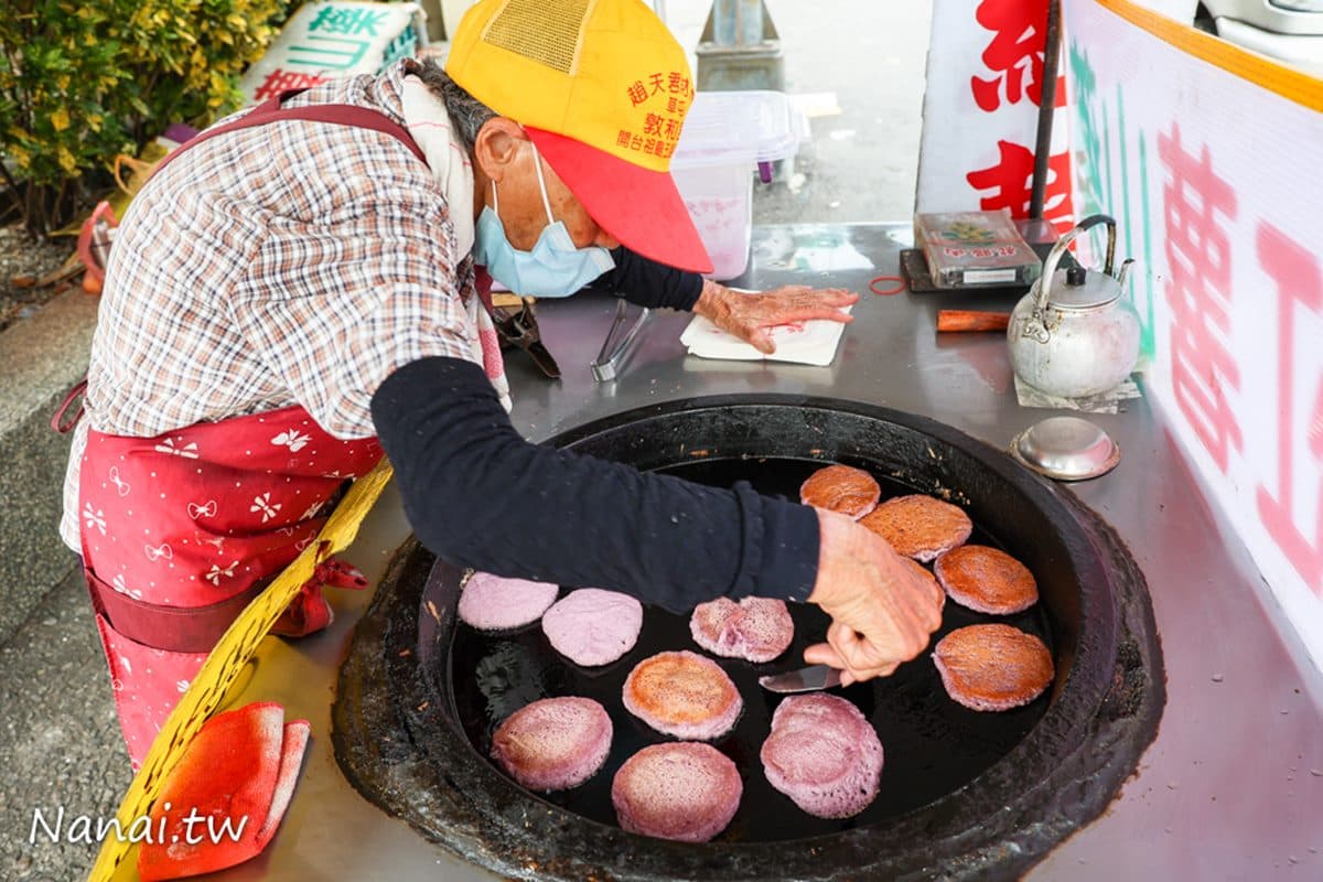 紅到藝人也來幫賣！阿嬤「古早味紅薯餅」飄香23年，慢煎至外酥內Q一吃上癮