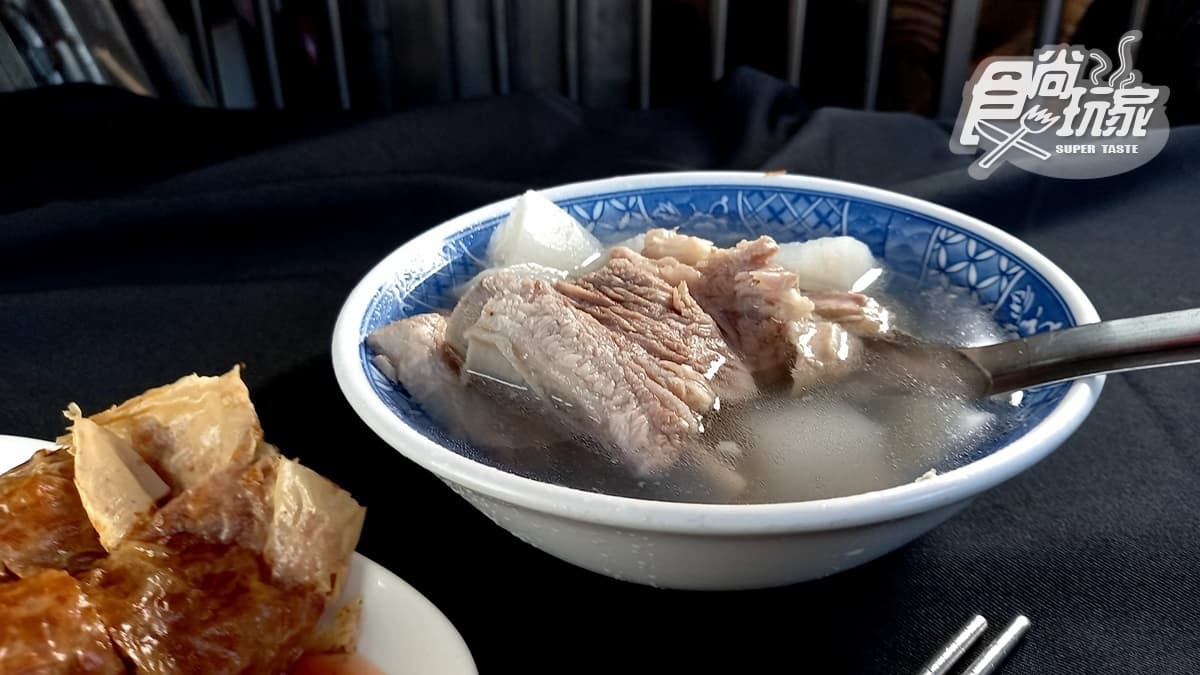湯頭看起來很清透，口感清甜順口，讓人忍不住一口接一口。