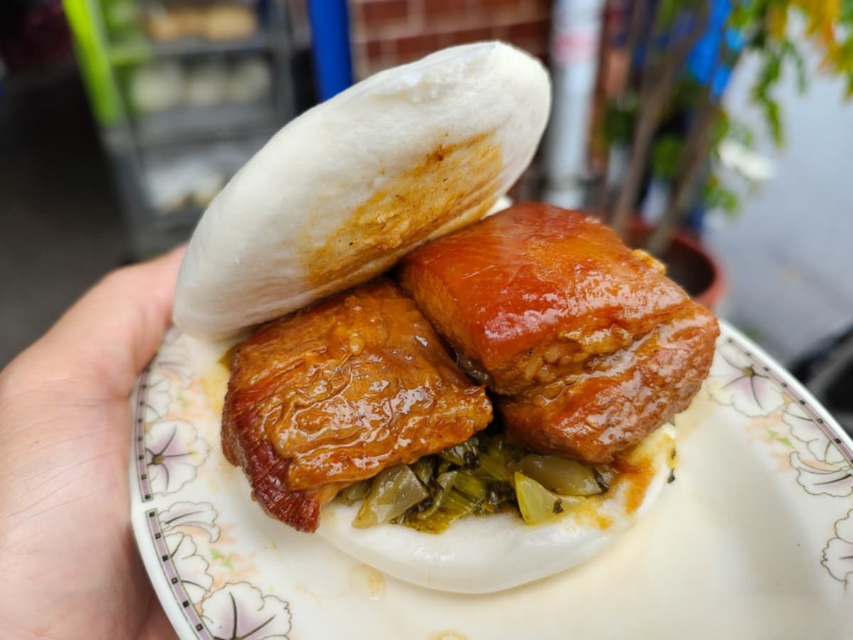 蛋餅界天花板！花蓮人激推「粉漿蛋餅」酥脆厚實，手工蹄膀刈包吃過回不去