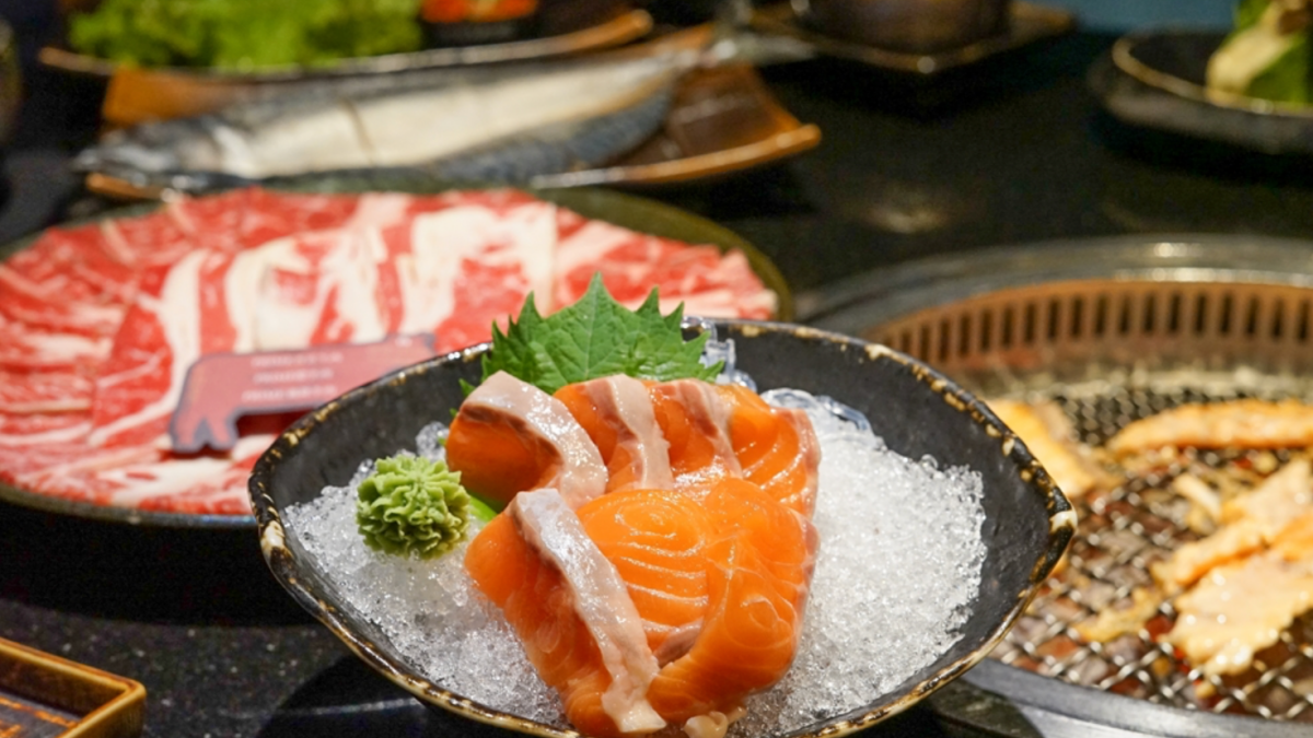鮭魚刺身總共有7大塊，鮭魚肉質鮮美肥厚。（圖片來源：美食旅遊生活分享。欣晴）  