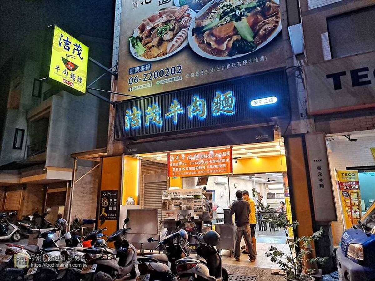 牛肉麵也可以浮誇！網推「痛風牛肉麵」爽嗑海陸10拼，現場炙燒霜降牛超誘人