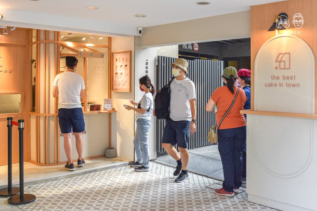 從攤車開到店面！「日賣千顆車輪餅」包入整顆金莎、OREO，QQ芋圓口味一咬爆餡