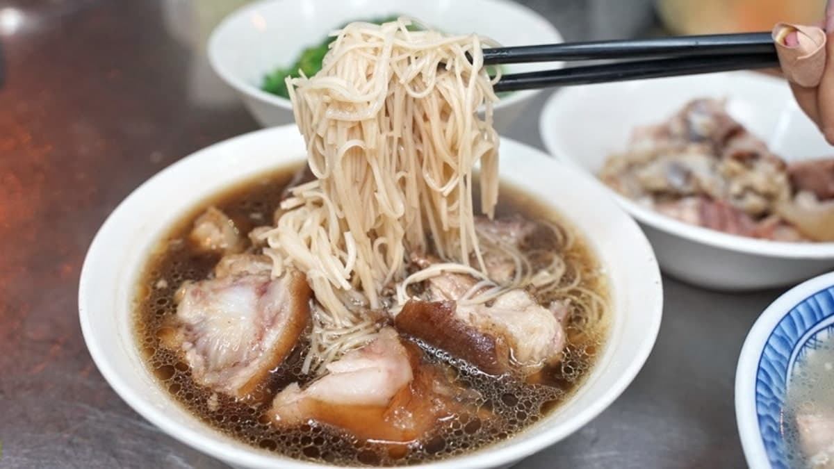 可以嘗到豬腳肉的原始的甜味，非常甜美的湯頭。（圖片來源：阿輝的美食生活）