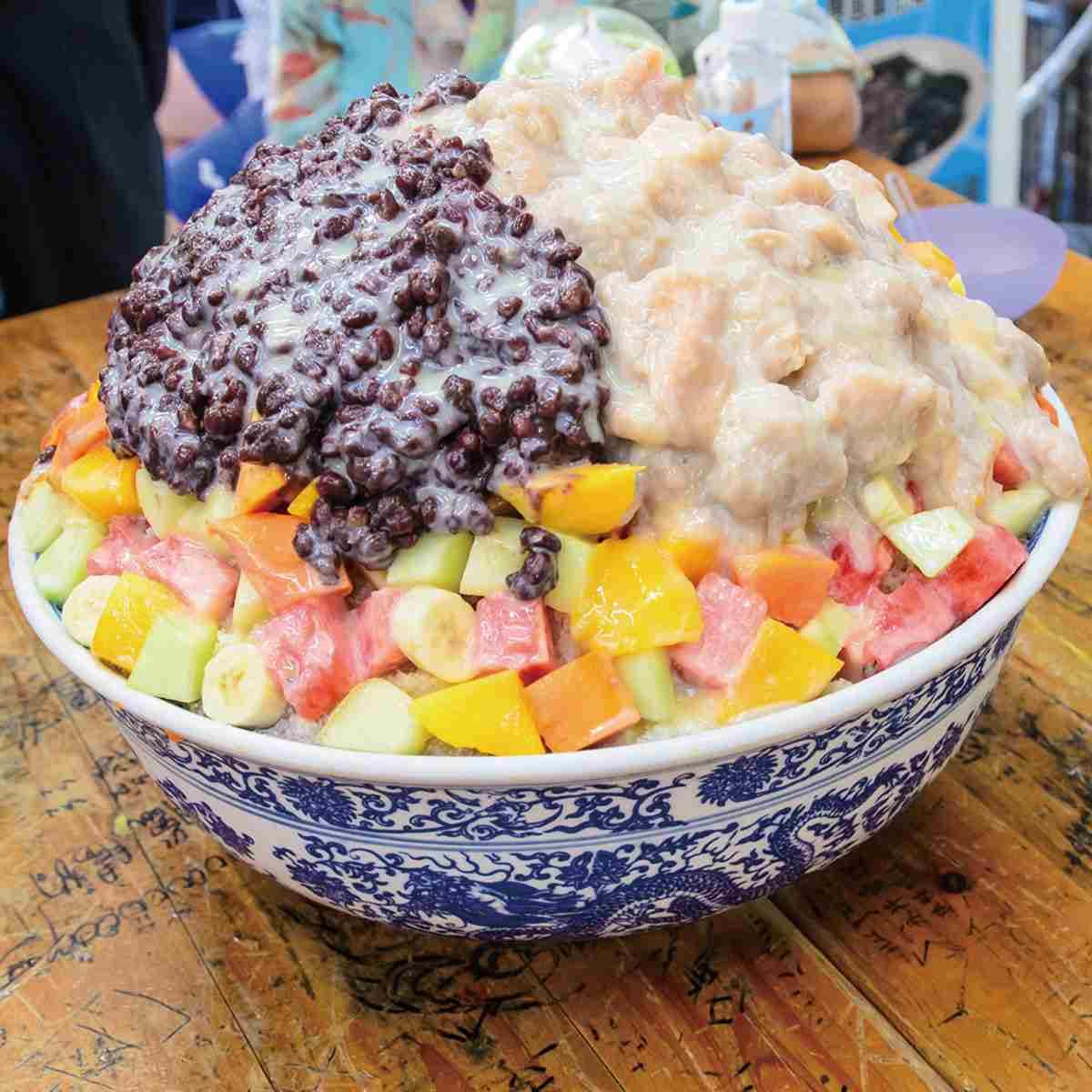 揪好友來挑戰！２到30倍「大碗公冰」任選，冬季「草莓牛奶冰」10顆草莓鋪滿