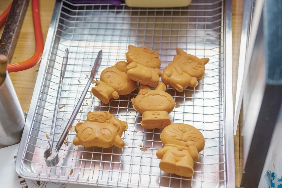 還沒開店就排隊!貓奴必吃「貓掌冰燒雞蛋糕」,整球哈肯達斯冰淇淋塞滿滿 還沒開店就排隊!貓奴必吃「貓掌冰燒雞蛋糕」,整球哈肯達斯冰淇淋塞滿滿