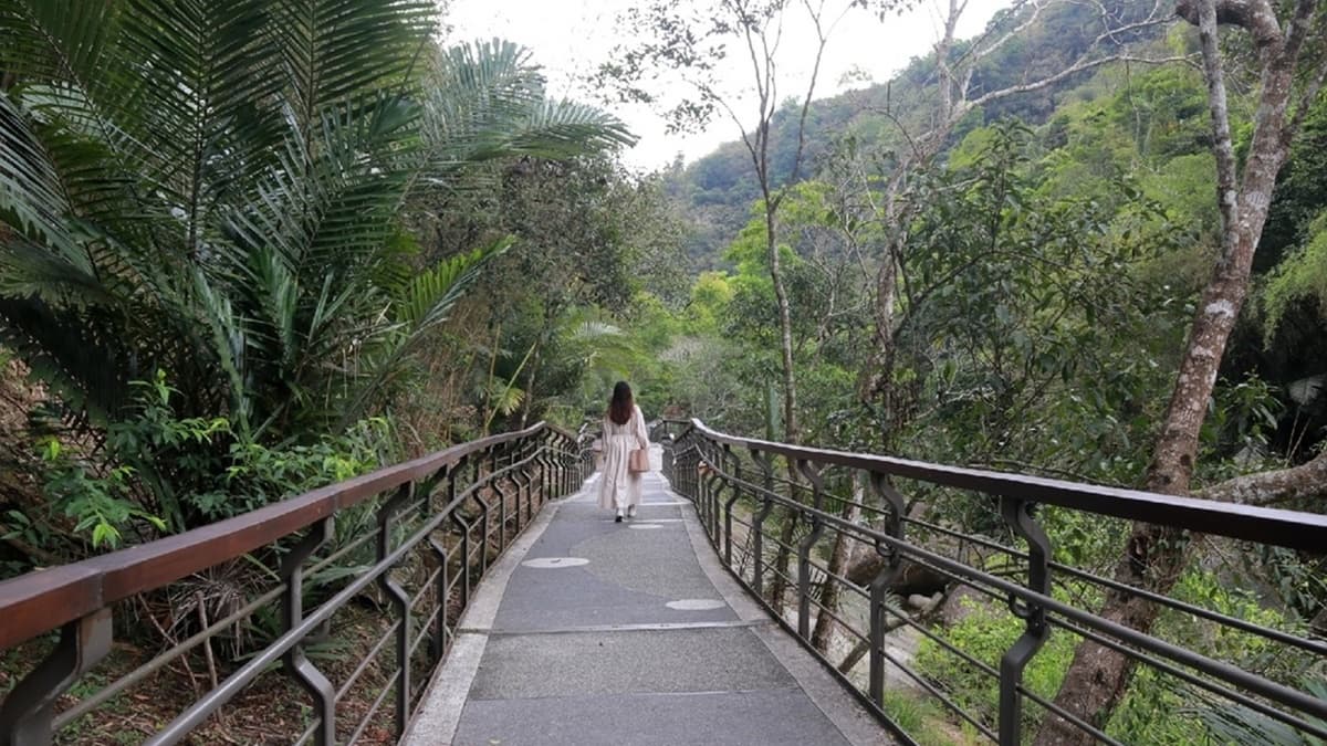 園區內步道很平坦好走，逛１圈來回步行約60分鐘。（圖片來源：雙子喵玩樂旅行PennyLife）