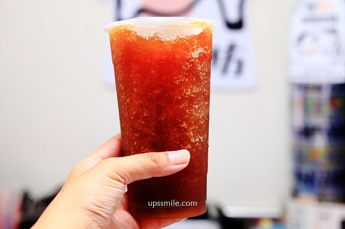 廢墟裡開飲料店？IG超夯三重「神祕紅茶冰」口感像冰沙，回甘茶香一喝成主顧