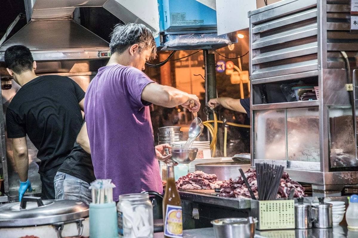 台南人口袋名單！南區５家必吃：50元脆皮鴨肉飯、24小時牛肉湯、隱藏版黑輪