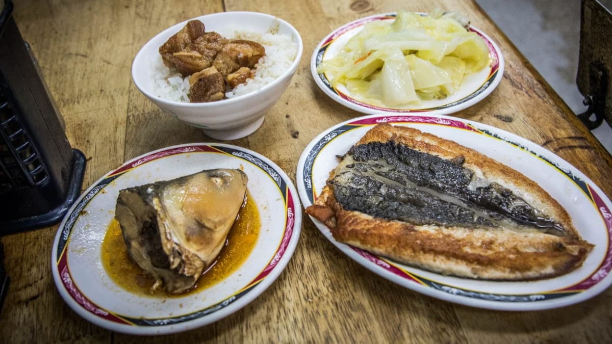 菜單除了五花肉飯、肉燥飯外，還有一些滷小菜可以點。（圖片來源：大手牽小手玩樂趣）