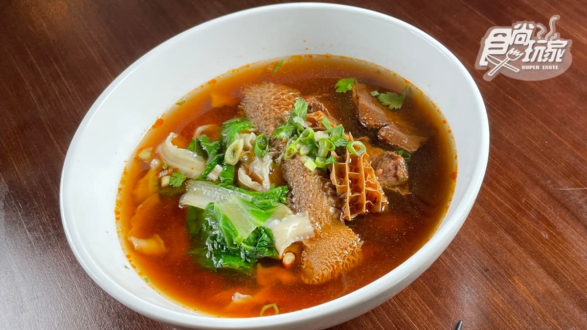 加麵不加價！高雄眷村牛肉麵飄香30年，招牌「雙寶麵」蕃茄湯頭超濃郁