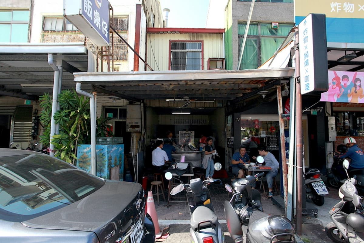 台南飯桌始祖？90年「自助餐老店」藏鐵皮屋，在地推「菜尾湯＋滷肉飯」組合