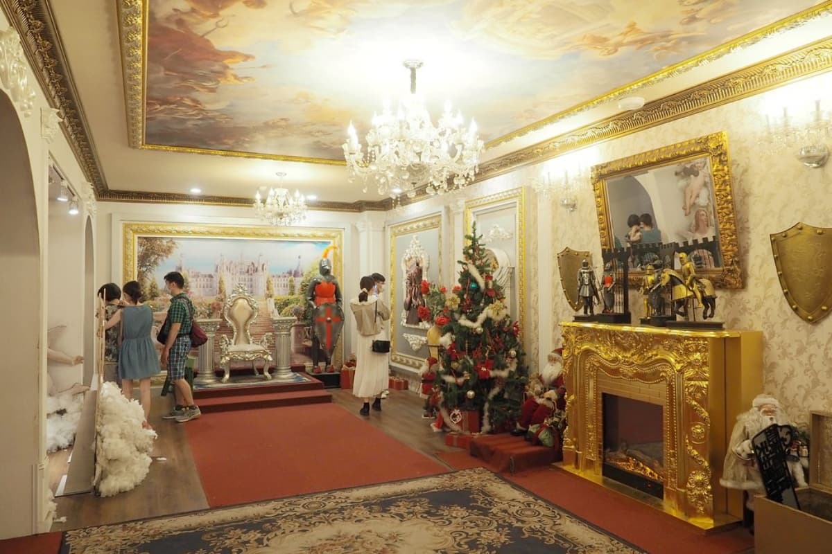 走進迪士尼！洗版IG「眾神祕密花園」１票暢玩２館，打卡水母光廊、冰晶城堡