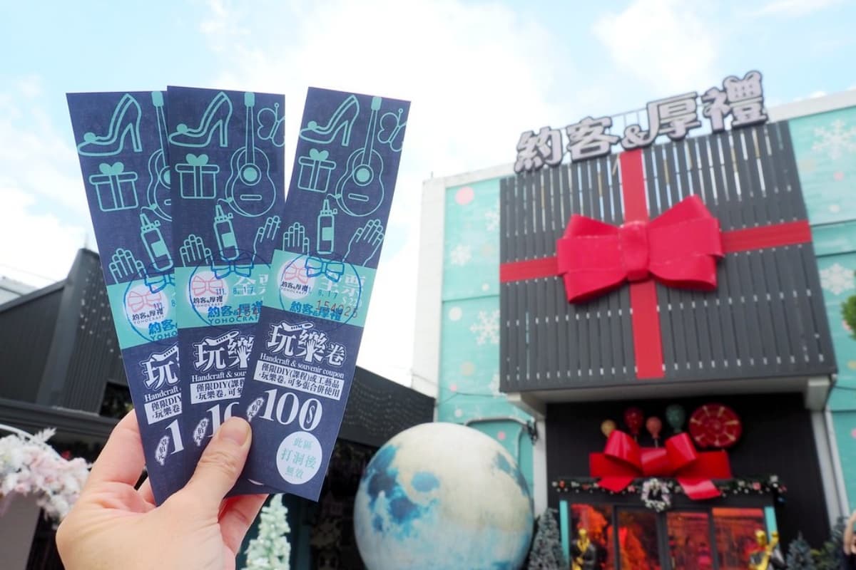 走進迪士尼！洗版IG「眾神祕密花園」１票暢玩２館，打卡水母光廊、冰晶城堡