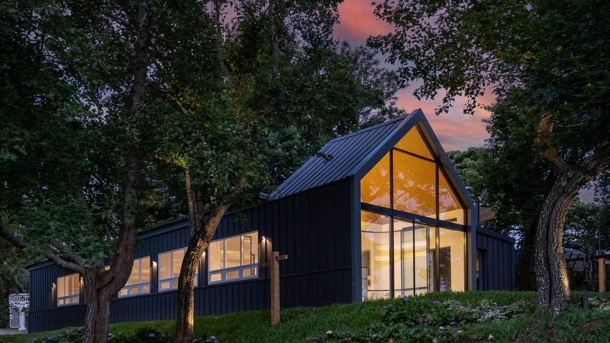 民眾可以在玻璃餐廳享用精緻餐點。（圖片來源：Glamping Japan Taiwan）
