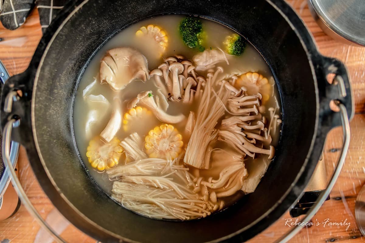 【新開店】早鳥價3000元有找！桃園「豪華露營車」享一泊二食，爽嗑火烤兩吃