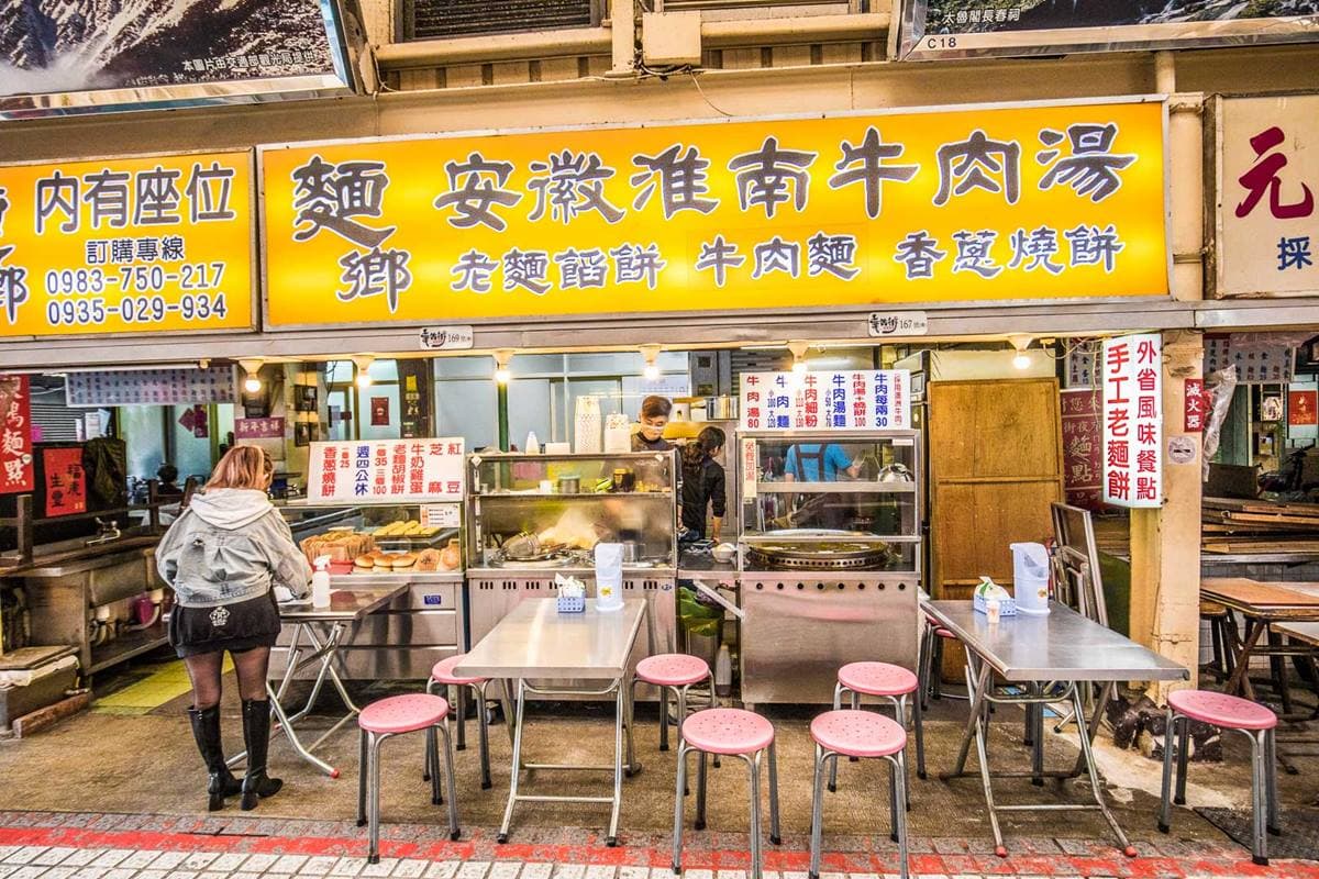 內行一次買10份！華西街「巨無霸燒餅＋牛肉湯」只要100元，內用牛肉湯免費續