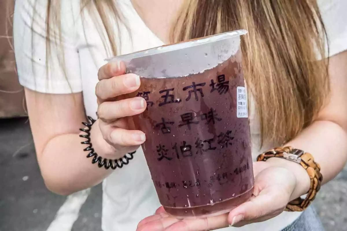 不敗古早味!北中南5家紅茶冰:巨無霸袋裝、1000cc僅25元、熟客一次買10杯 不敗古早味!北中南5家紅茶冰:巨無霸袋裝、1000cc僅25元、熟客一次買10杯