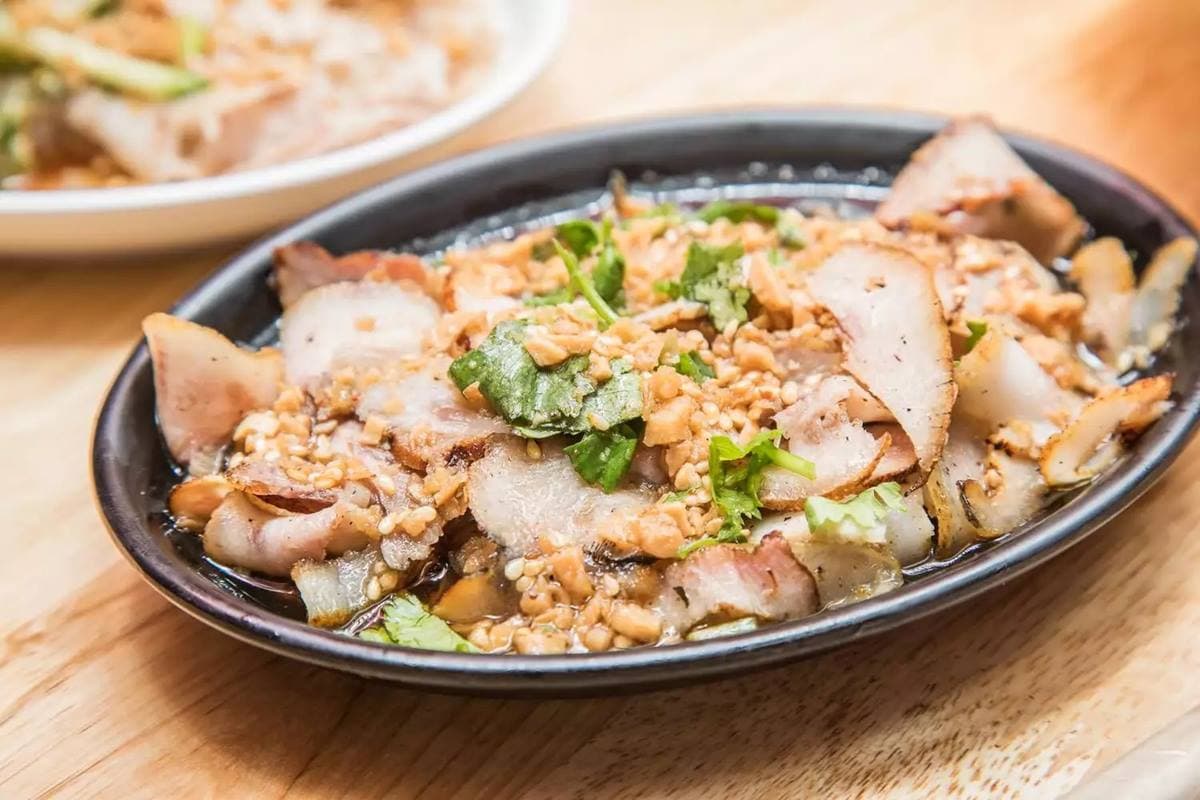 桃園最狂「國旗屋」在這！忠貞市場「大碗公米干」料多實在，道地口味人氣夯