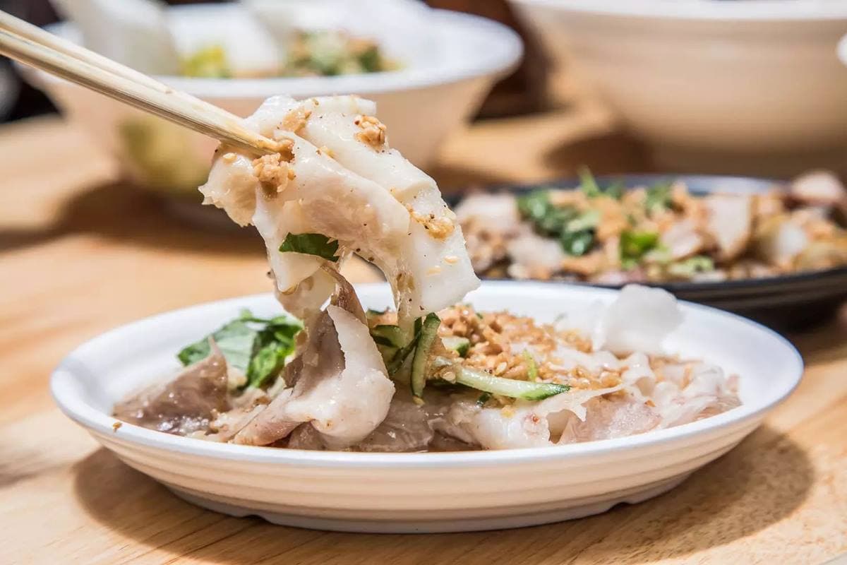 桃園最狂「國旗屋」在這！忠貞市場「大碗公米干」料多實在，道地口味人氣夯