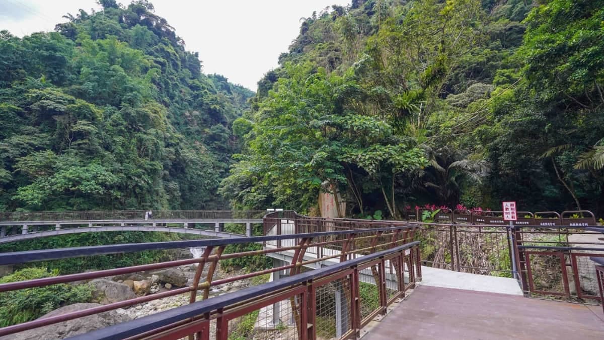 景觀步道路程平緩好走。（圖片來源：剎有其食）