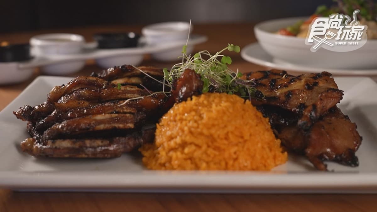Tininu BBQ Chicken and BBQ Ribs能一次吃到雞排和牛小排。