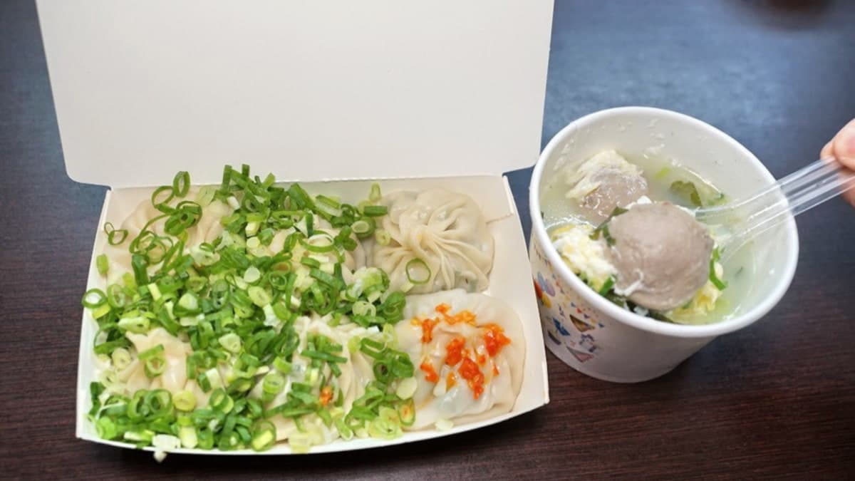 店家的一大特色，就是提供免費蔥花任你加。（圖片來源：跟著踢小米吃喝玩樂趣）