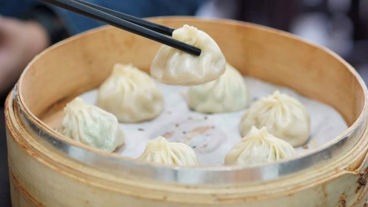 湯包皮薄餡多且多汁，熱熱的時候還滿不錯吃的。（圖片來源：阿華田的美食日記）