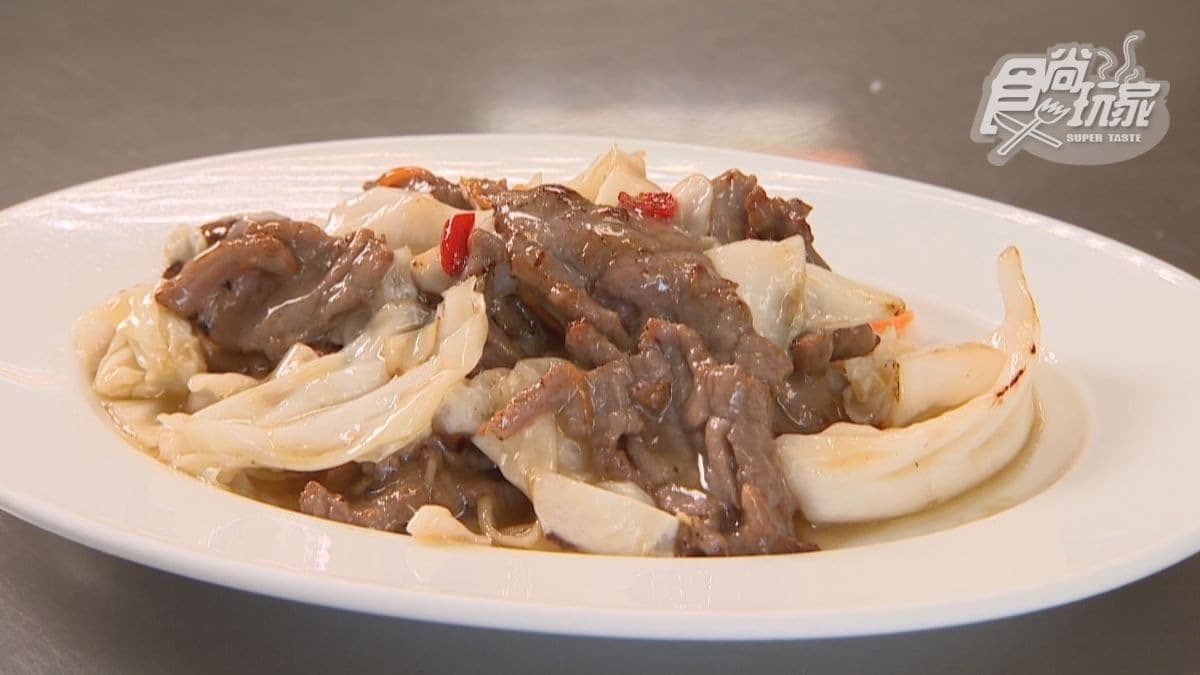 「泡菜牛肉」鹹香中還吃得到高麗菜的甜味。