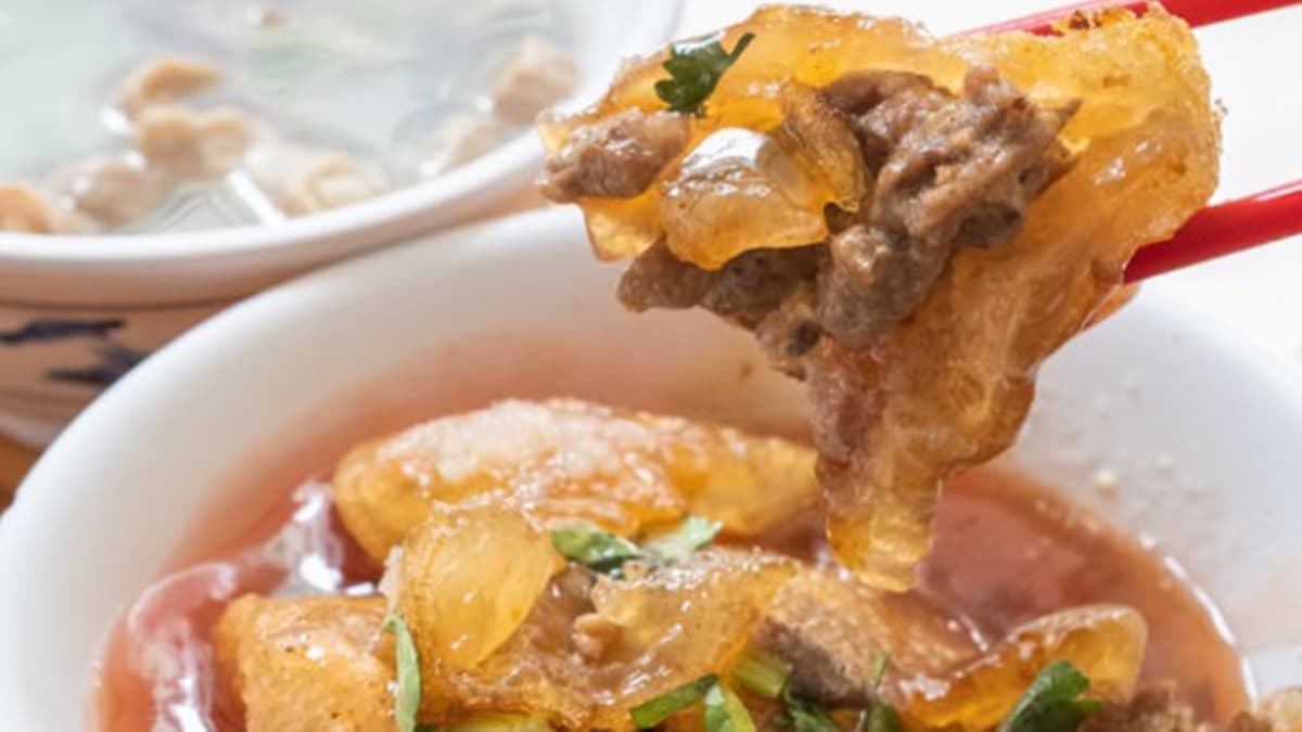 肉圓包著滿滿肉餡，加上香菜更提升風味！（圖片來源：虎麗笑嗨嗨）