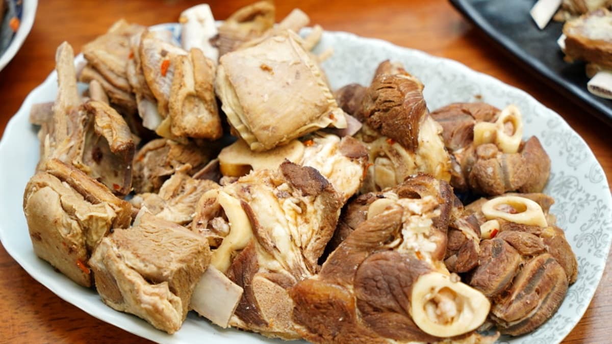 店家提供的羊肉肉質、口感都很棒，來到這裡每個部位都很值得一試！（圖片來源：大口老師的走跳學堂!）